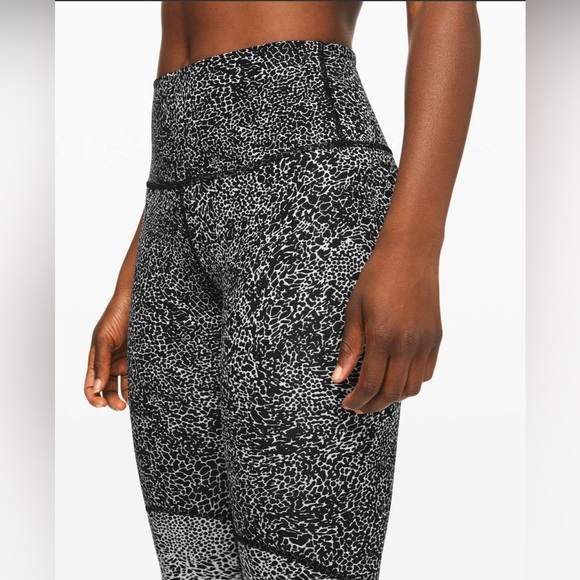 Lululemon Wunder Under High-Rise Full-On Luxtreme 28" White Black Legging 4 - Picture 4 of 9